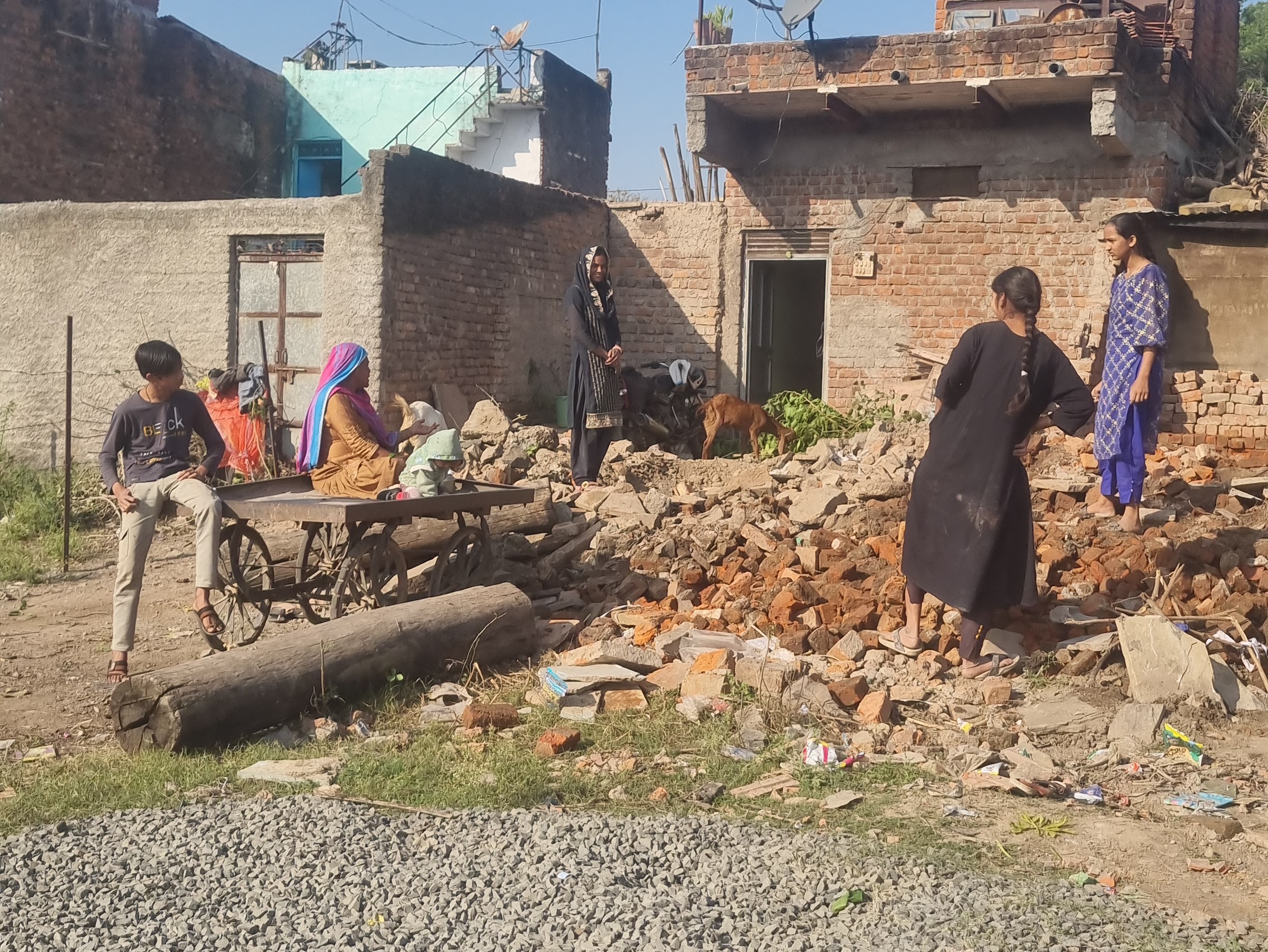 Garoth Encroachment of 10 people removed in Garoth | गरोठ में अतिक्रमण हटाने ...