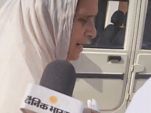 AAP की लीड बढ़ने पर अकाली दल की उम्मीदवार सुखविंदर कौर रंधावा मतगणना केंद्र छोड़कर चली गईं।