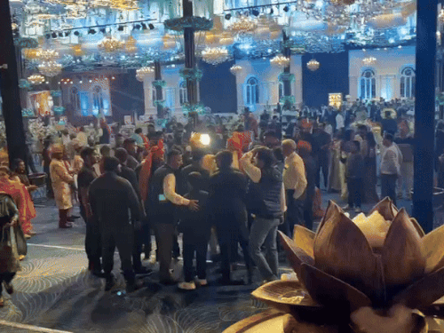 पूजा ढांडा की शादी के कार्यक्रम में उमड़ी लोगों की भीड़।