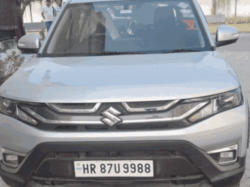 फरीदाबाद की अल-फलाह यूनिवर्सिटी से मिली ब्रेजा कार। यह कार डॉ. शाहीन सईद के नाम है।