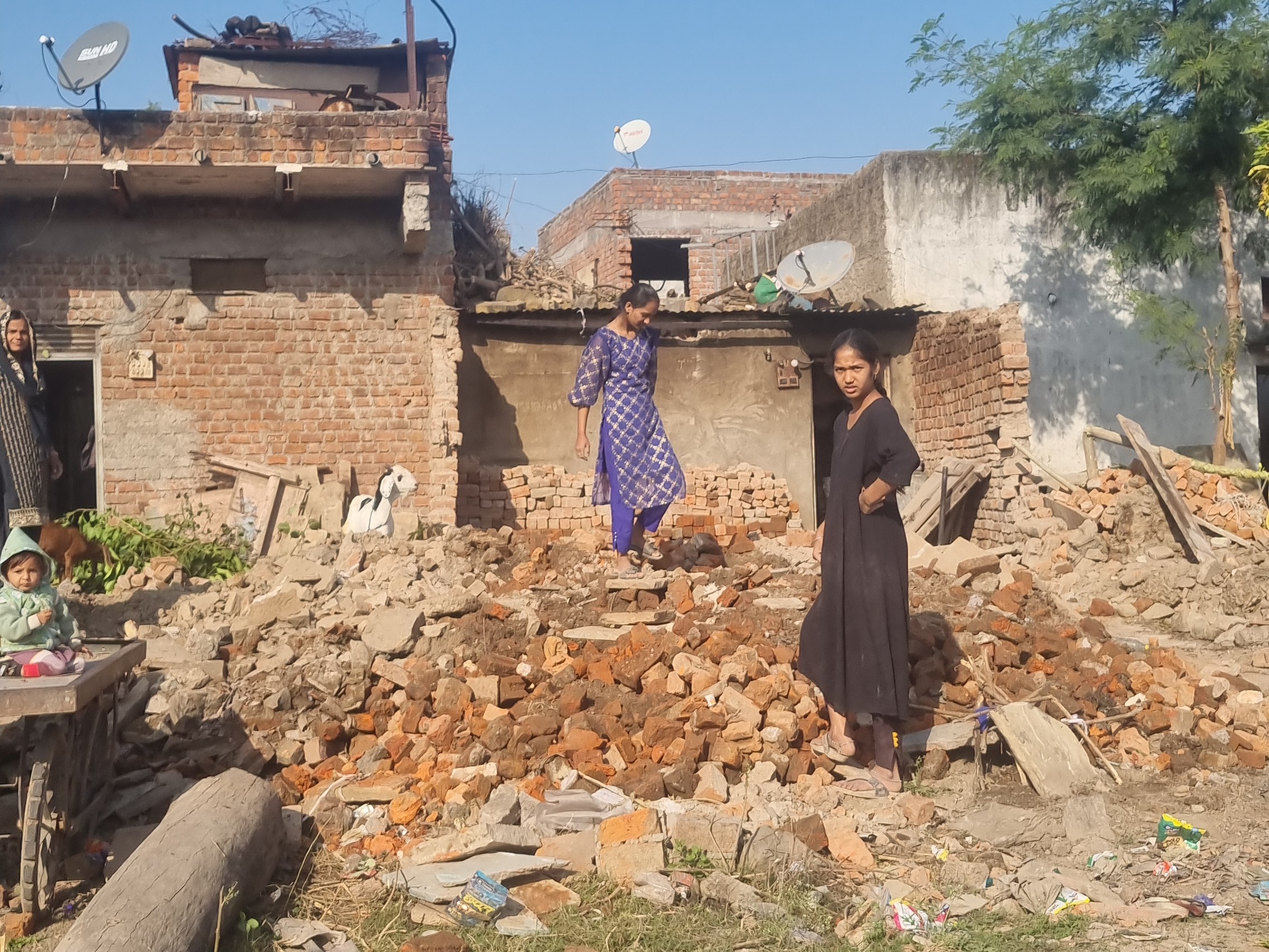 Garoth Encroachment of 10 people removed in Garoth | गरोठ में अतिक्रमण हटाने ...