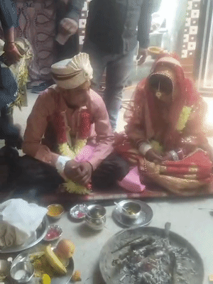 गौरव सैनी की शादी गांव 26 अक्टूबर को मुगली खातून उर्फ पूजा से हुई। वह कोलकाता के दीवानपुर में रहती थी।