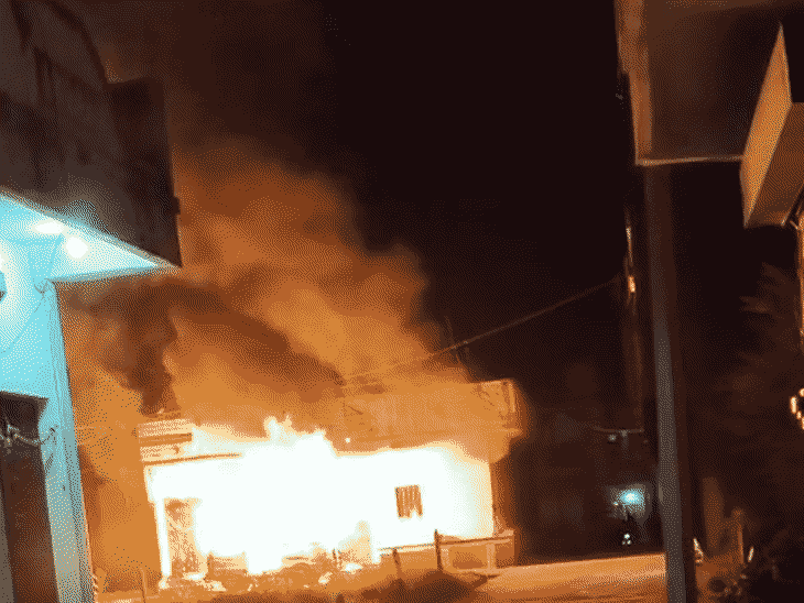 मंदसौर में गैस रिफिलिंग दौरान मारुति वैन में लगी आग:  सिलेंडर विस्फोट से अफरा-तफरी, वाहन पूरी तरह खाक – Mandsaur News