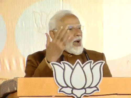 तस्वीर 8 फरवरी 2025 की है। जब दिल्ली विधानसभा चुनाव में बीजेपी की जीत के बाद मोदी पार्टी मुख्यालय पहुंचे थे। - Dainik Bhaskar