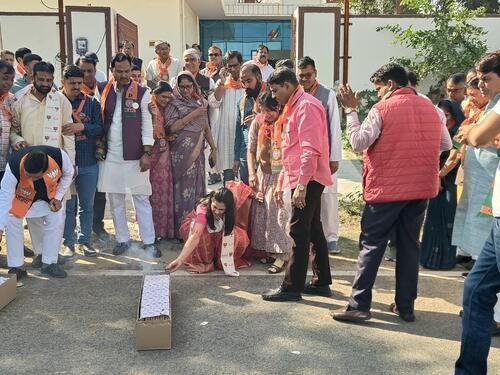 बिहार में एनडीए की जीत पर झुंझुनूं में BJP ने जश्न मनाया।