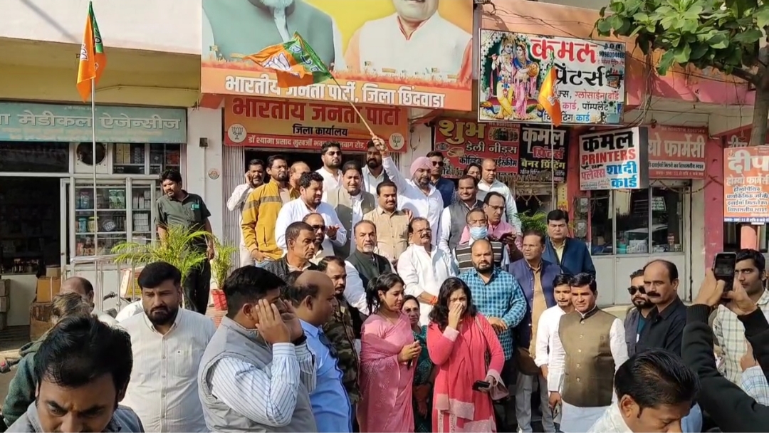 छिंदवाड़ा भाजपा कार्यालय में एकत्रित हुए नेतागण