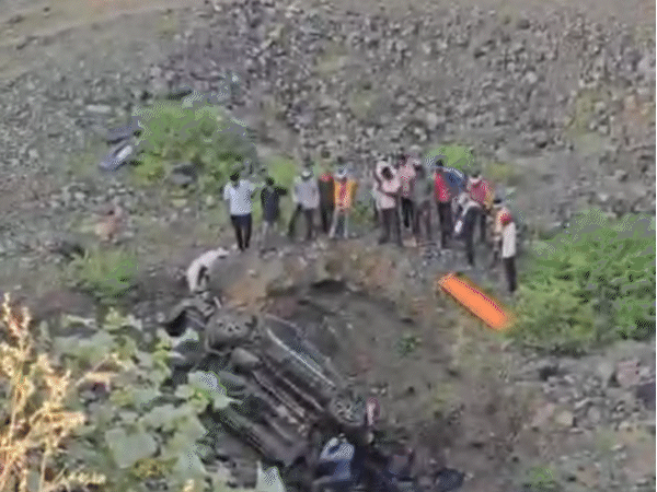 हादसा रतलाम में दिल्ली-मुंबई एक्सप्रेस वे पर हुआ।