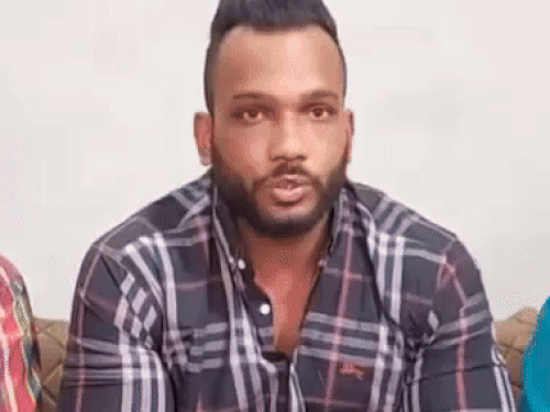 जसकरण सिंह आबू धाबी में हुए कंपीटिशन के बारे में जानकारी देते हुए।