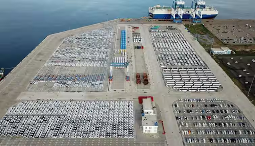 श्रीलंका का हंबनटोटा पोर्ट कर्ज न चुकाने पर चीन ने 99 साल के लिए चीन लीज पर ले लिया था।