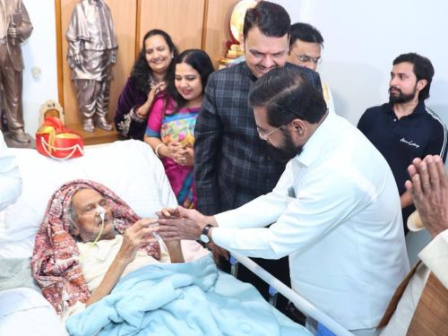 मूर्तिकार राम सुतार स्वास्थ्य कारणों से वह मुंबई में आयोजित सम्मान समारोह में शामिल होने में असमर्थ थे।