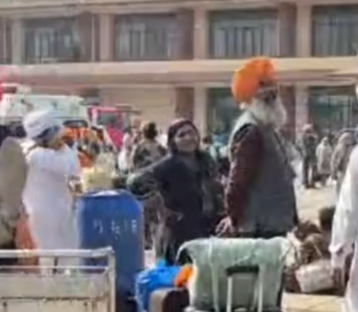 जत्थे में शामिल अन्य सदस्य देश वापस लौट आए हैं। सरबजीत कौर उनके साथ नहीं थी।