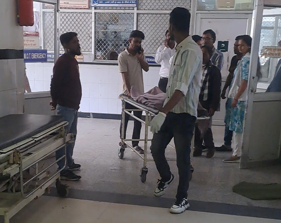 Elderly man dies after falling from stairs in Pali