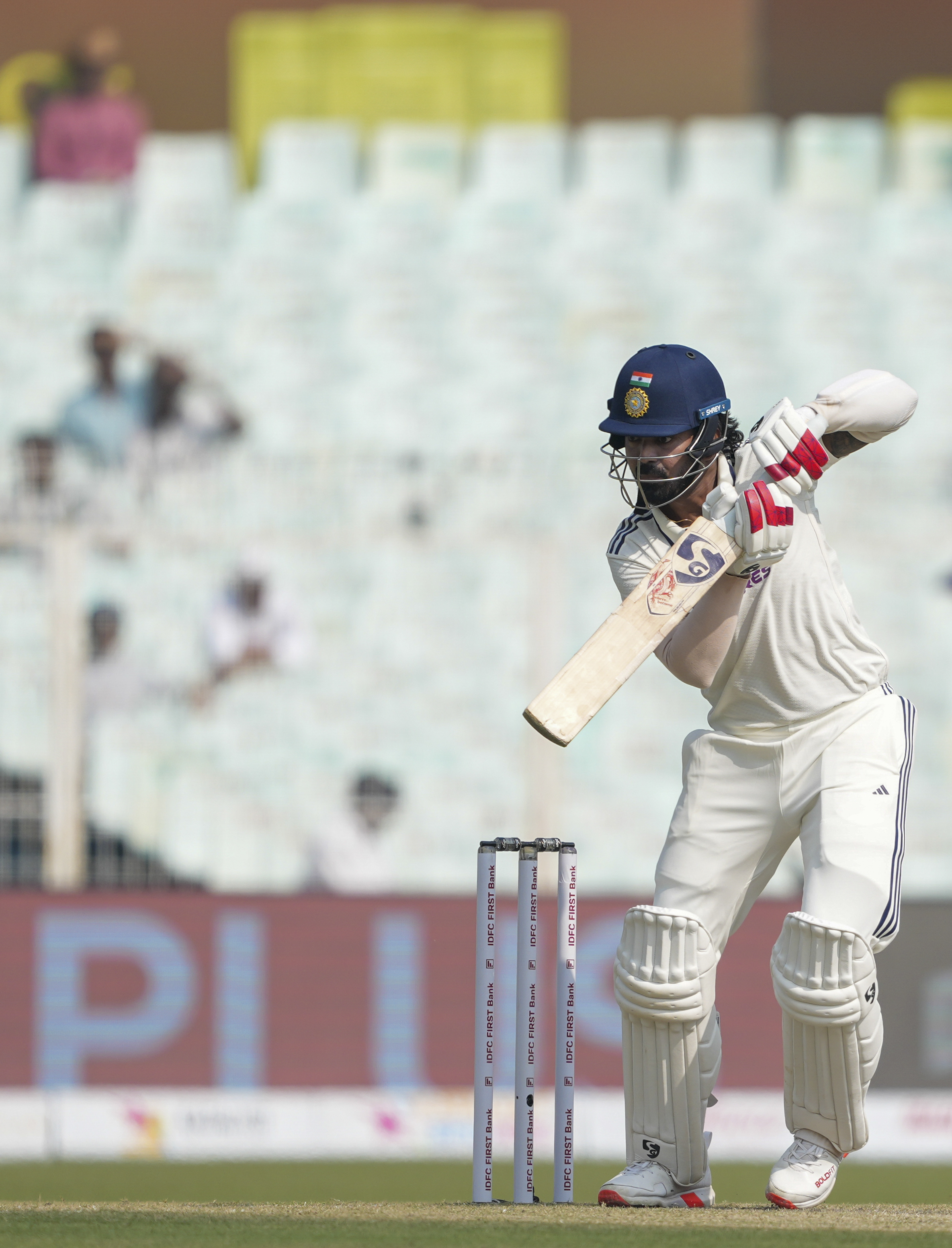 केएल राहुल 39 रन बनाकर आउट हुए। वे पहली इनिंग में भारत के टॉप स्कोरर थे।