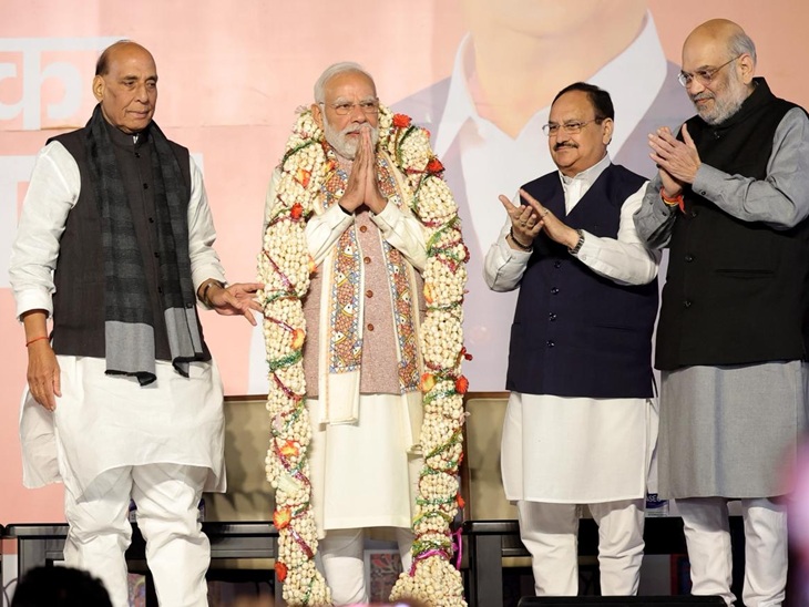 बिहार चुनाव जीतने के बाद दिल्ली भाजपा ऑफिस में जश्न मनाया गया।