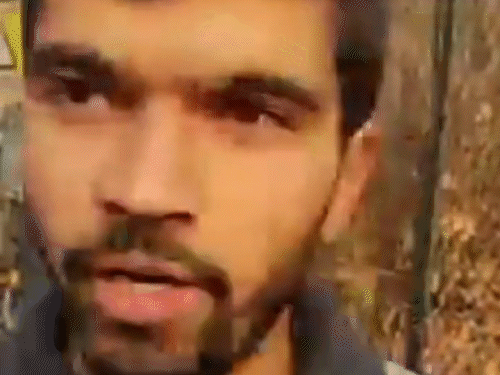 श्रीनगर पोलिस ठाण्यात स्फोट, 300-600 मीटर दूरवर पडले मृतदेहांचे तुकडे: लोकांनी सांगितले- त्यांनी कवटी पडताना पाहिली; डिटोनेटरशिवाय स्फोटकांचा स्फोट जुनैदने सांगितले की, स्फोटानंतर परिसरात भीतीचे वातावरण होते.