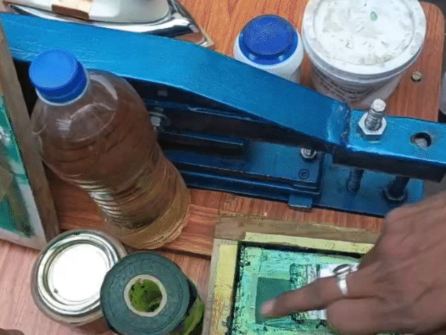 पिपलानी पुलिस ने एक घर से नकली नोट और सामान जब्त किया है। - Dainik Bhaskar