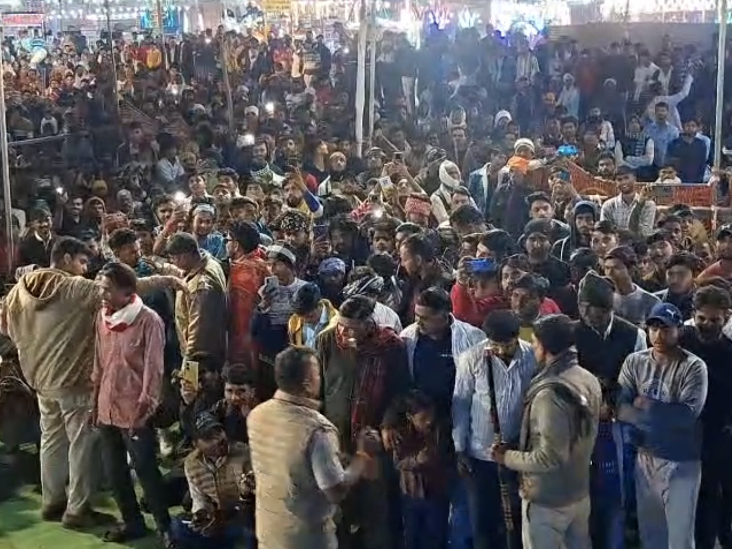 धौलपुर में आयोजित शरद महोत्सव में उमड़े शहरवासी।