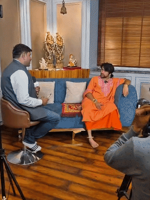 दैनिक भास्कर से इंटरव्यू में धीरेंद्र शास्त्री ने देश में बढ़ते आतंकवाद और हिंदू एकता से लेकर अपनी शादी तक के बारे में बात की।