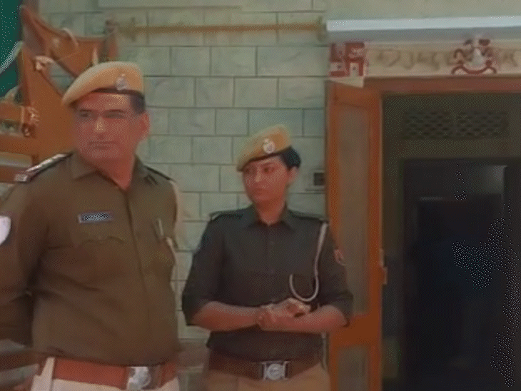 इसी घर में बच्चे की हत्या हुई है। पड़ोसियों के अनुसार इस घर की महिलाएं जादू-टोना भी करती हैं। अक्सर घर के बाहर नींबू-मिर्ची आदि पड़े मिलते थे।