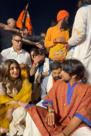 मथुरा में धीरेंद्र शास्त्री की यात्रा में शिल्पा शेट्‌टी पहुंचीं। उन्होंने बाबा से कहा- आप परेशानी नहीं हैं। आप तो परेशानी दूर कर रहे हैं।