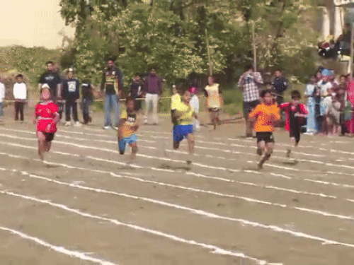 जालंधर के सराय खाम में हुई रेस में फिनिशिंग लाइन पार करता राजू।