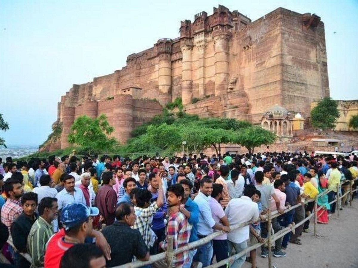 2008 में जोधपुर के मेहरानगढ़ फोर्ट में चामुंडा माता के मंदिर में नवरात्रि के पहले दिन भारी भीड़ उमड़ी थी। इस दौरान भगदड़ मच गई थी।