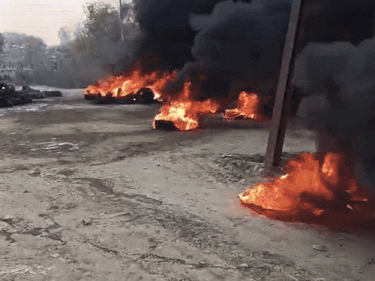 स्क्रैप टायर होने के कारण आग बुझाने के बाद भी बार-बार सुलग रही थी।