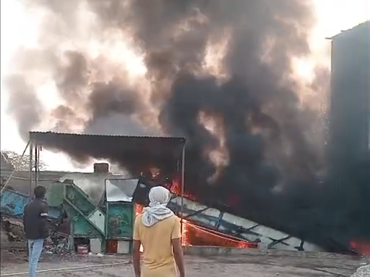 उकलाना में कॉटन फैक्ट्री में भीषण आग:  रुई-नरमा और मशीनरी जली; दमकल विभाग ने आग पर पाया काबू, मजदूर सुरक्षित – Uklanamandi News