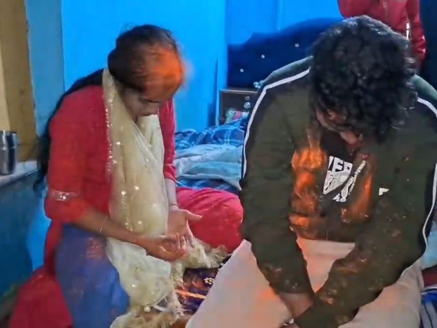 धनबाद में पहले प्रेमी की पिटाई; फिर हुई मांग भराई:  लड़की के मना करने पर भी घर पहुंचा मिलने, पुलिस की मौजूदगी में शादी – Dhanbad News