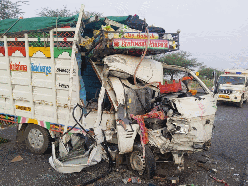 5 killed in Jodhpur truck-tempo collision | जोधपुर में ट्रक-टेम्पो की टक्कर  में 5 श्रद्धालुओं की मौत: रामदेवरा दर्शन करने जा रहे थे, 14 लोग घायल, सभी  जोधपुर रेफर ...