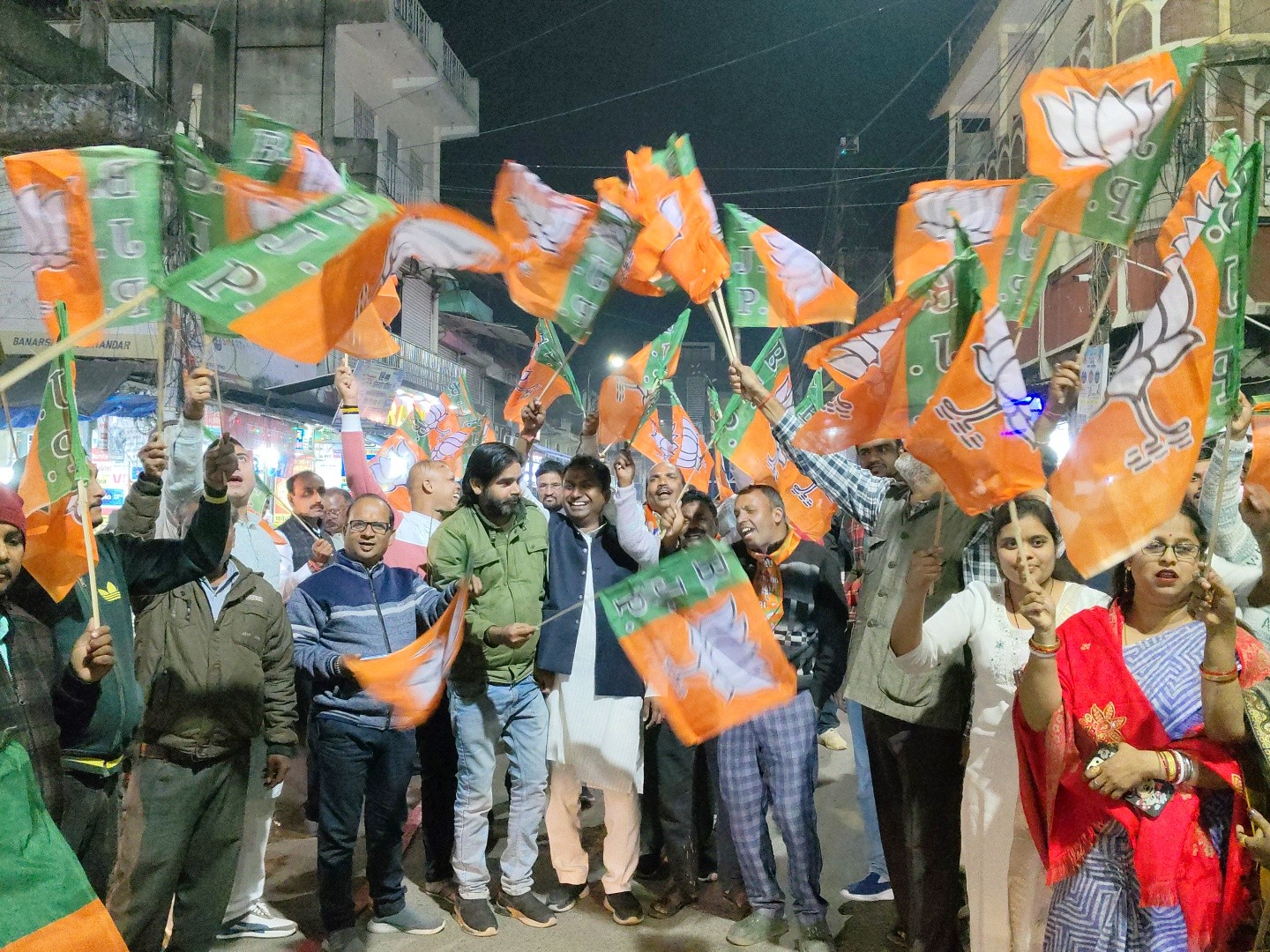 मनेन्द्रगढ़ में एसपी की गाड़ी जाम में फंसी:  भाजपा कार्यकर्ताओं ने बिना अनुमति मनाया जश्न – Manendragarh-Chirmiri-Bharatpur News