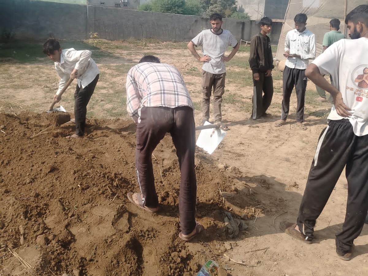 हिसार में किसान के 5 पशुओं की संदिग्ध मौत:  बीकेयू पदाधिकारी मौके पर पहुंचे, परिवार को आर्थिक सहायता और मुआवजे की मांग – Narnaund News