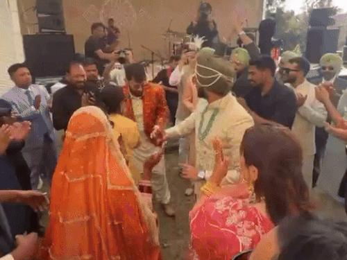 जसबीर जस्सी से बिना साउंड के भी उनके मशहूर गीत गाने की फरमाइश लोगों ने की।