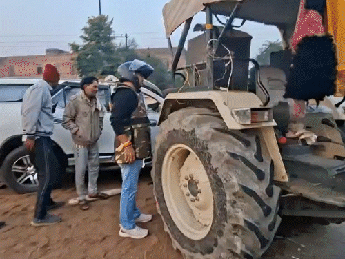 स्थानीय लोगों की सूचना पर पुलिस और एम्बुलेंस मौके पर पहुंचे।