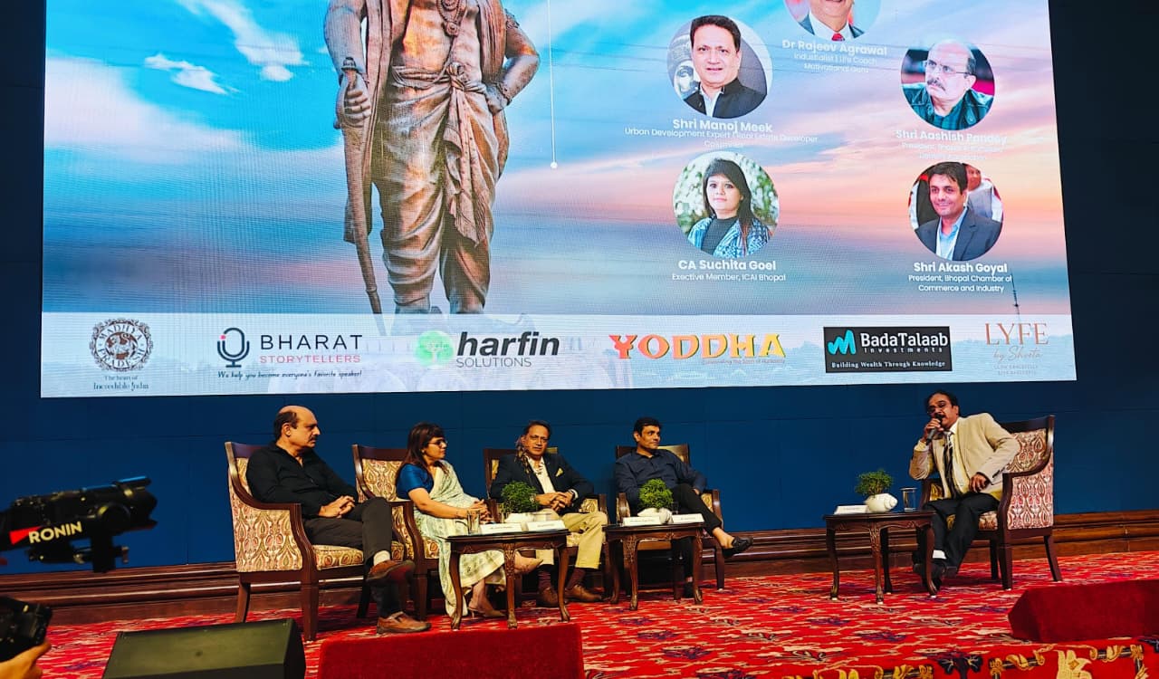 कार्यक्रम में टॉक शो भी हुए।