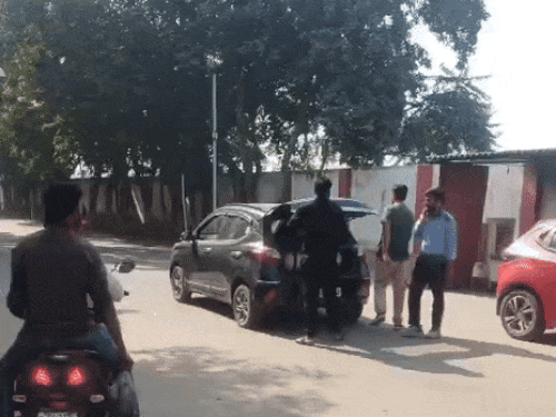 अल-फलाह विद्यापीठात संपूर्ण तपासणीनंतरच प्रवेश दिला जात आहे.