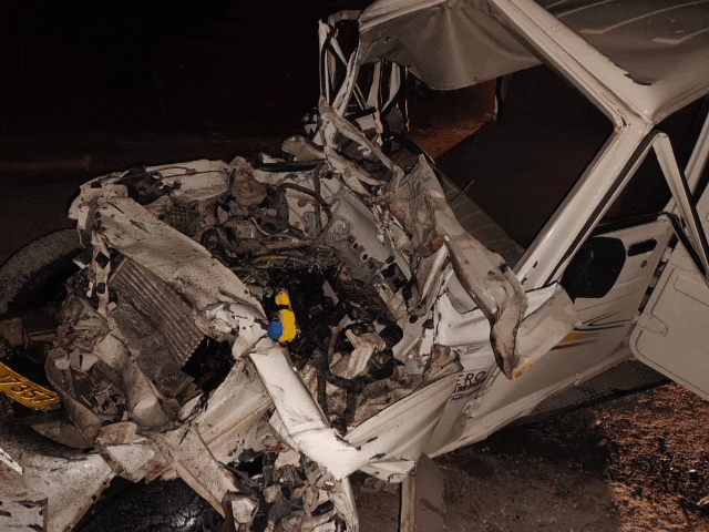 हादसे में कैम्पर गाड़ी भी ट्रक से टकराने की वजह से क्षतिग्रस्त हो गई।