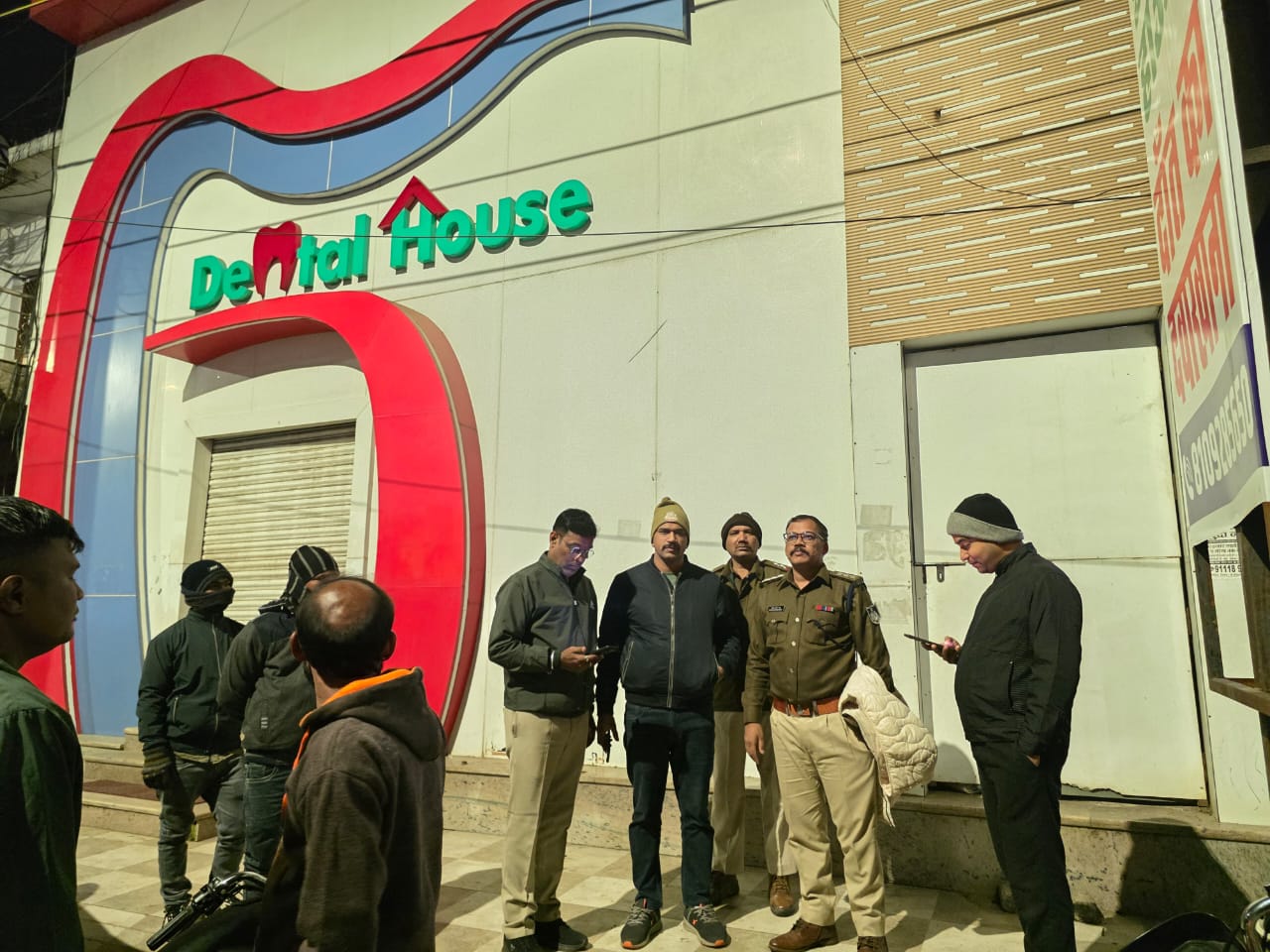 हाईटेंशन लाइन की चपेट में आने से युवक जिंदा जल गया।