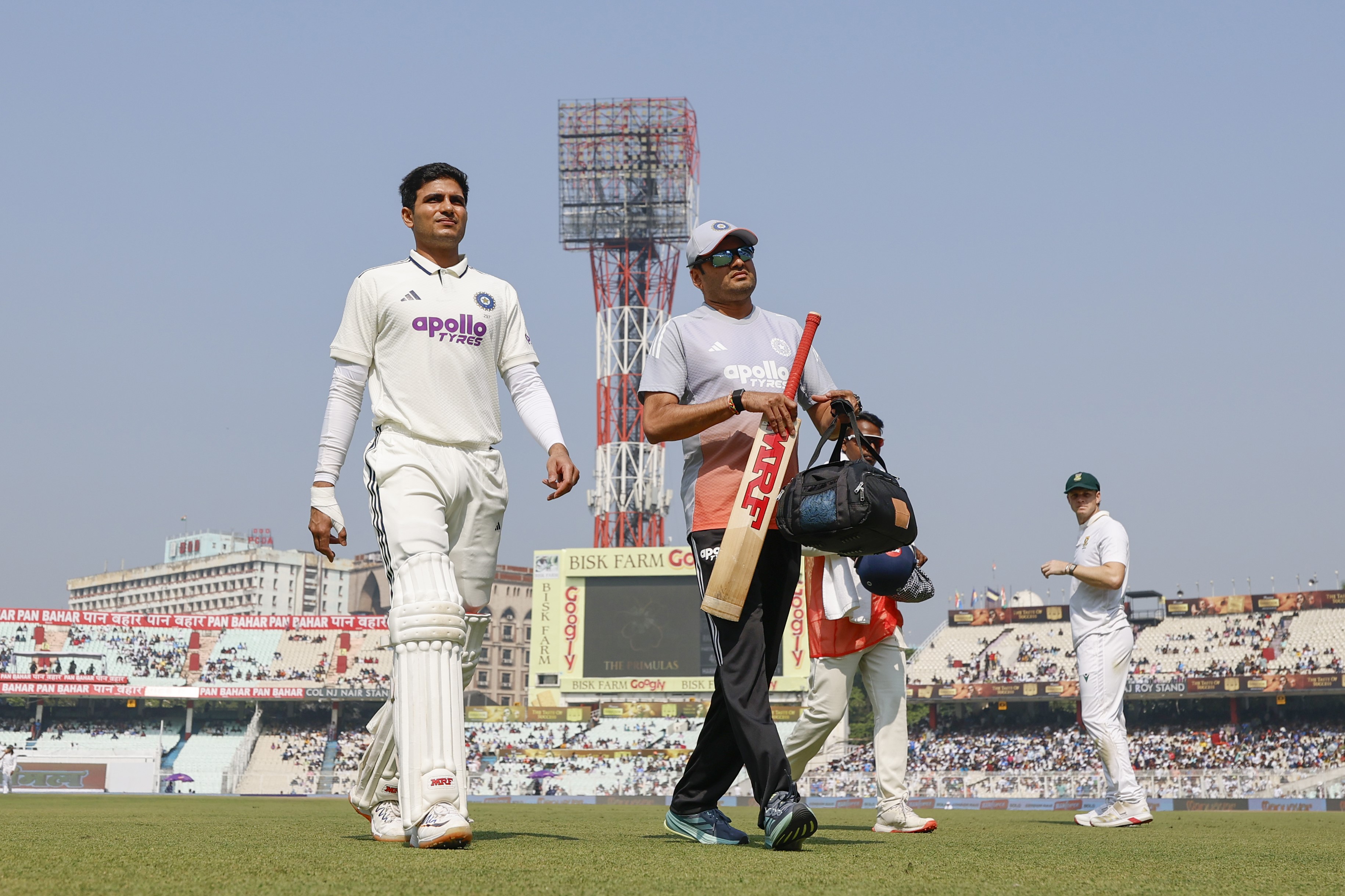 गिल दूसरी पारी में वे न तो फिल्डिंग करने और न ही बल्लेबाजी करने उतरे।