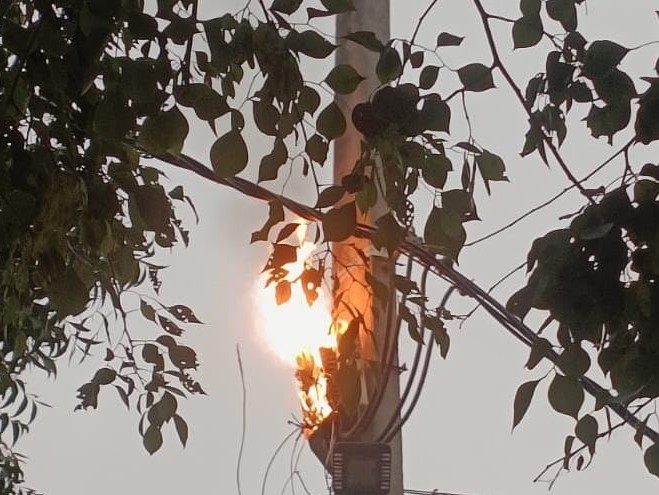 Fire broke out in the connection box of an electricity pole in Hilsa ...