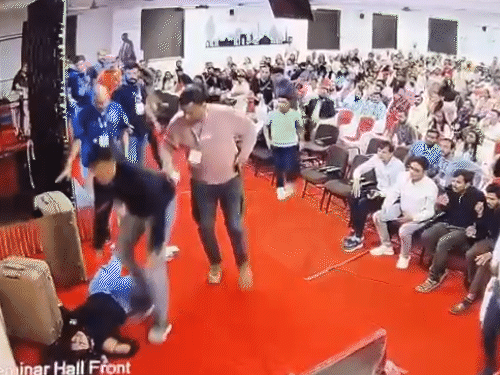 स्पीच शुरू करने के पांच मिनट बाद बेहोश होकर स्टेज पर गिर गईं जिलबेन।