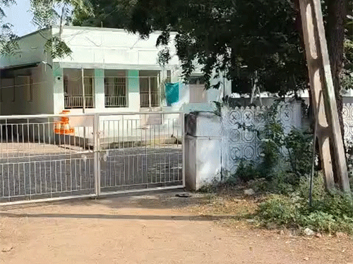 सरकारी क्वॉर्टर, जहां 5 नवंबर की रात यह वारदात हुई।