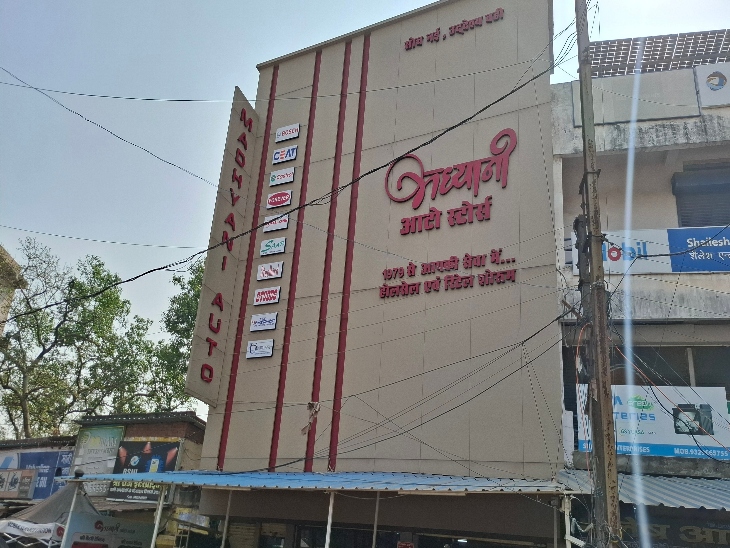 दुर्ग शहर के इसी दुकान में चोरी हुई है।