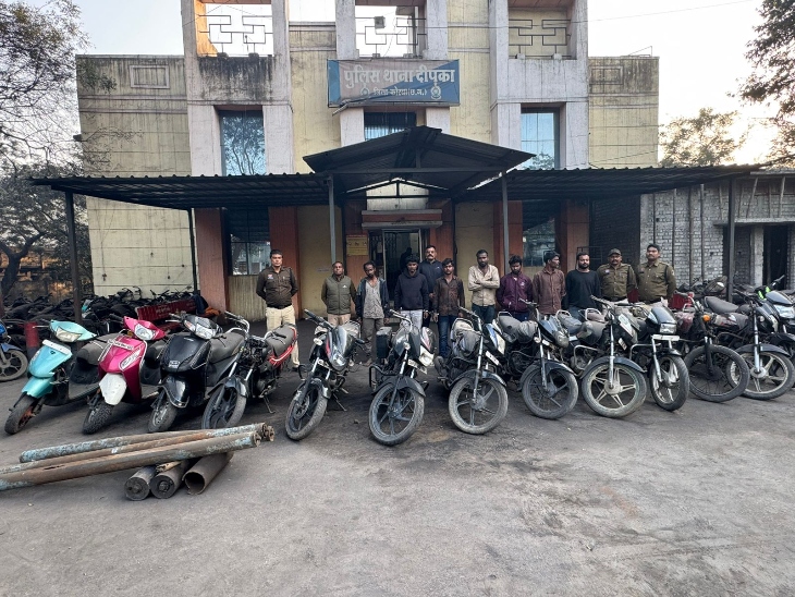 पुलिस ने बाइक चोर गिरोह के 6 आरोपियों को गिरफ्तार किया और 14 चोरी की मोटरसाइकिल जब्त की है।