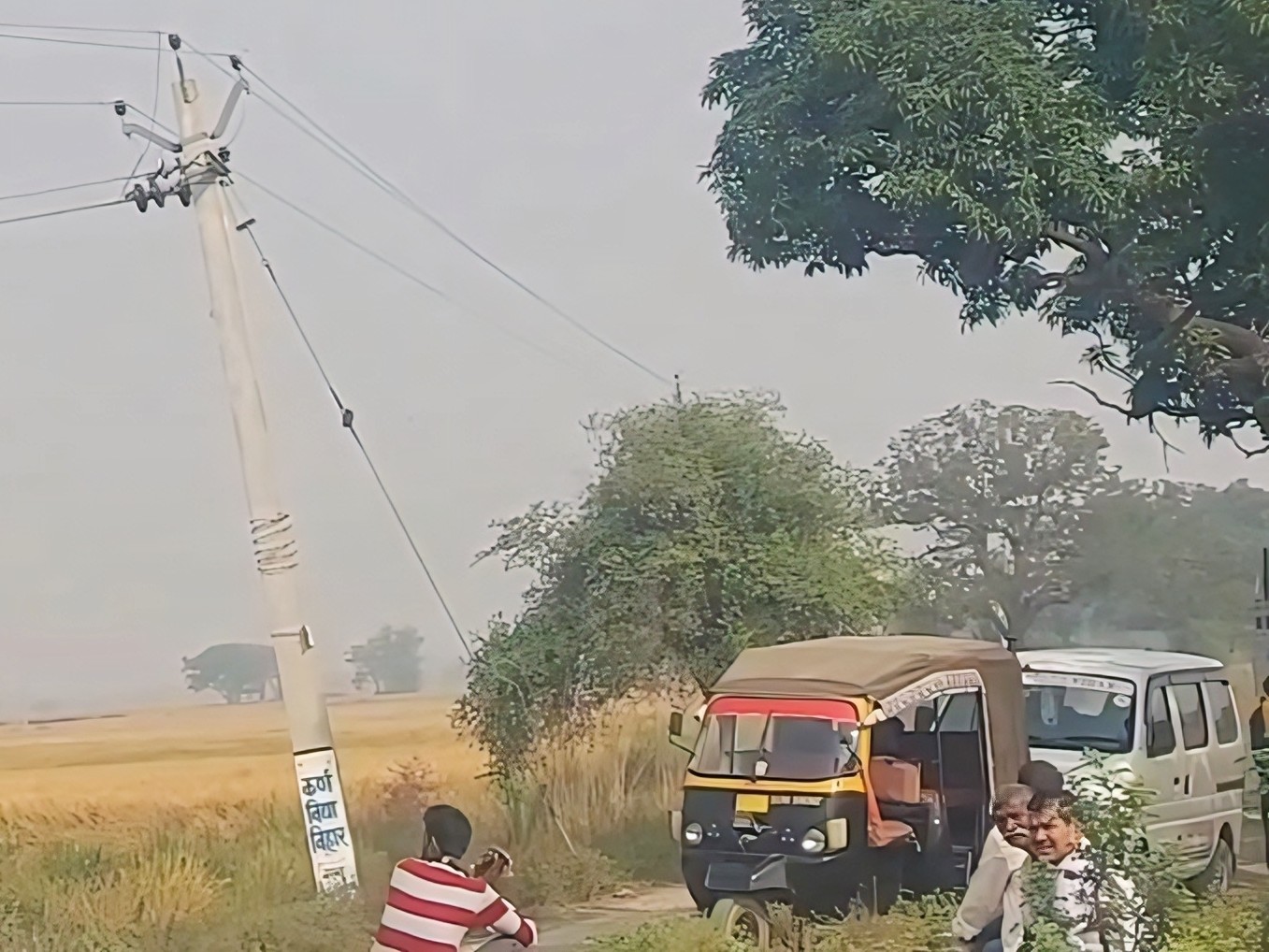 11,000 volt dilapidated electricity pole in Rohtas | रोहतास में 11 हजार ...