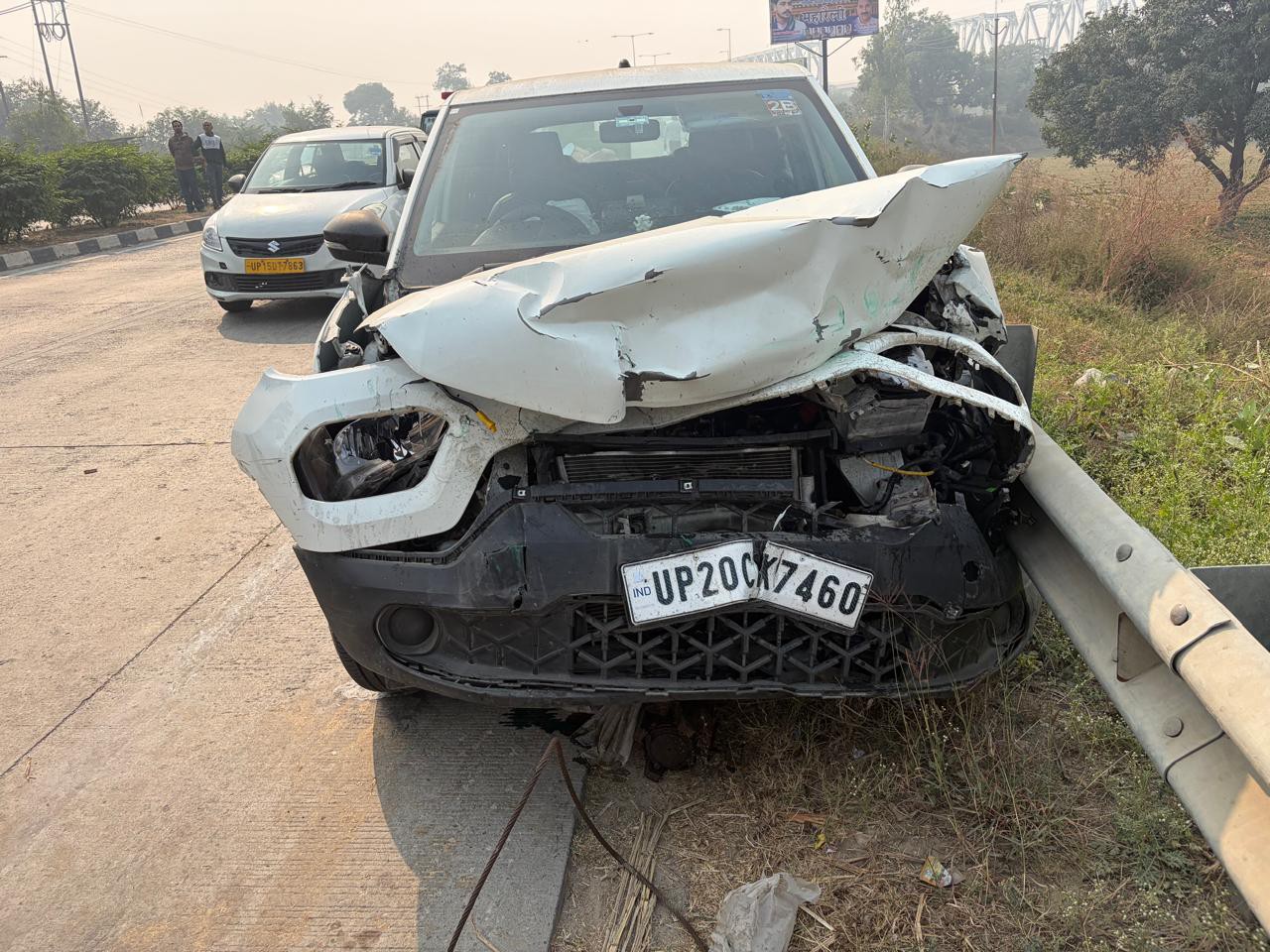 हापुड़ में हाईवे पर भीषण टक्कर:  टैंपो-कार भिड़ंत में तीन लोग हुए घायल, मौके पर पहुंची पुलिस – Hapur News
