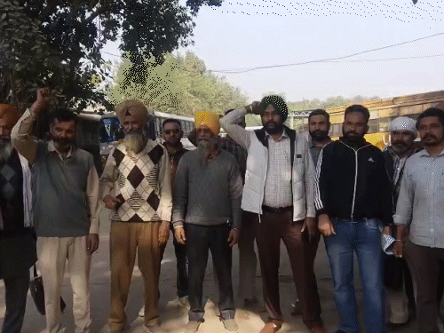 अमृतसर में किलोमीटर स्कीम के खिलाफ प्रदर्शन करते रोडवेज मुलाजिम।