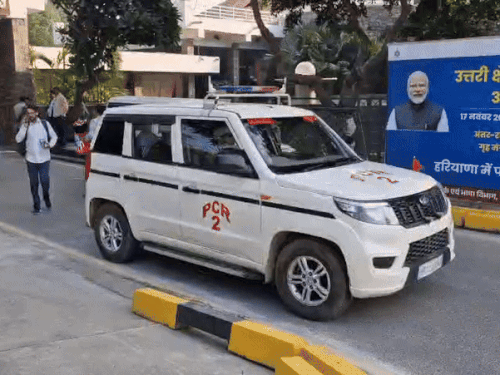 फरीदाबाद के सूरजकुंड में मीटिंग से पहले बड़ी संख्या में पुलिस तैनात की गई है।