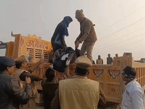 खदान से लगातार शवों के निकालने का सिलसिला जारी है।