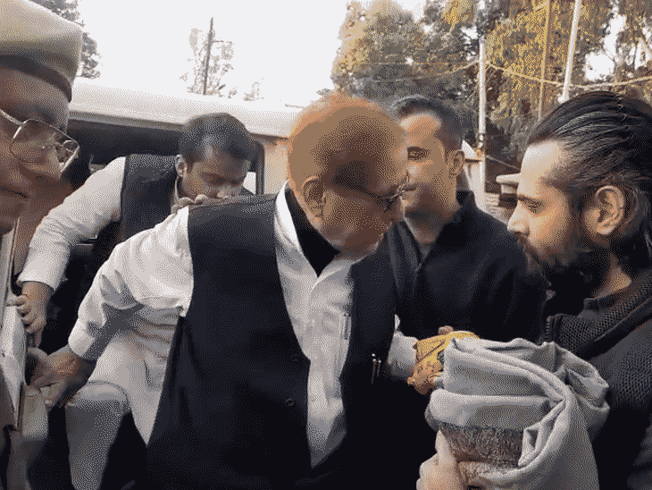 आजम खान ने जेल जाने से पहले मीडिया से बात की है। कहा- कोर्ट ने गुनहगार समझा और जेल भेज दिया।